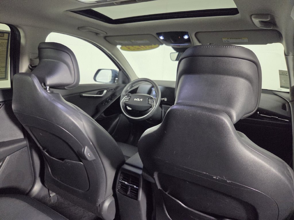 Used 2023 Kia Niro SX Touring FWD image 30
