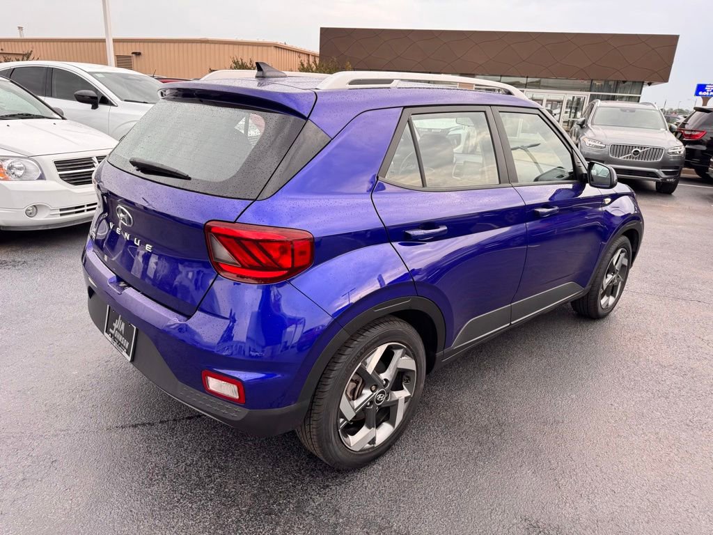 Used 2022 Hyundai Venue SEL FWD image 5