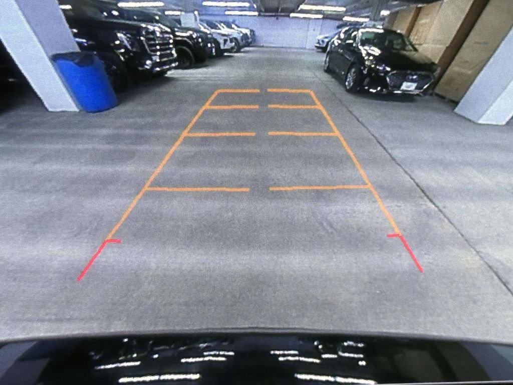 Certified 2023 Chevrolet Traverse LT w/ LPO, Floor Liner Package AWD/4WD image 22
