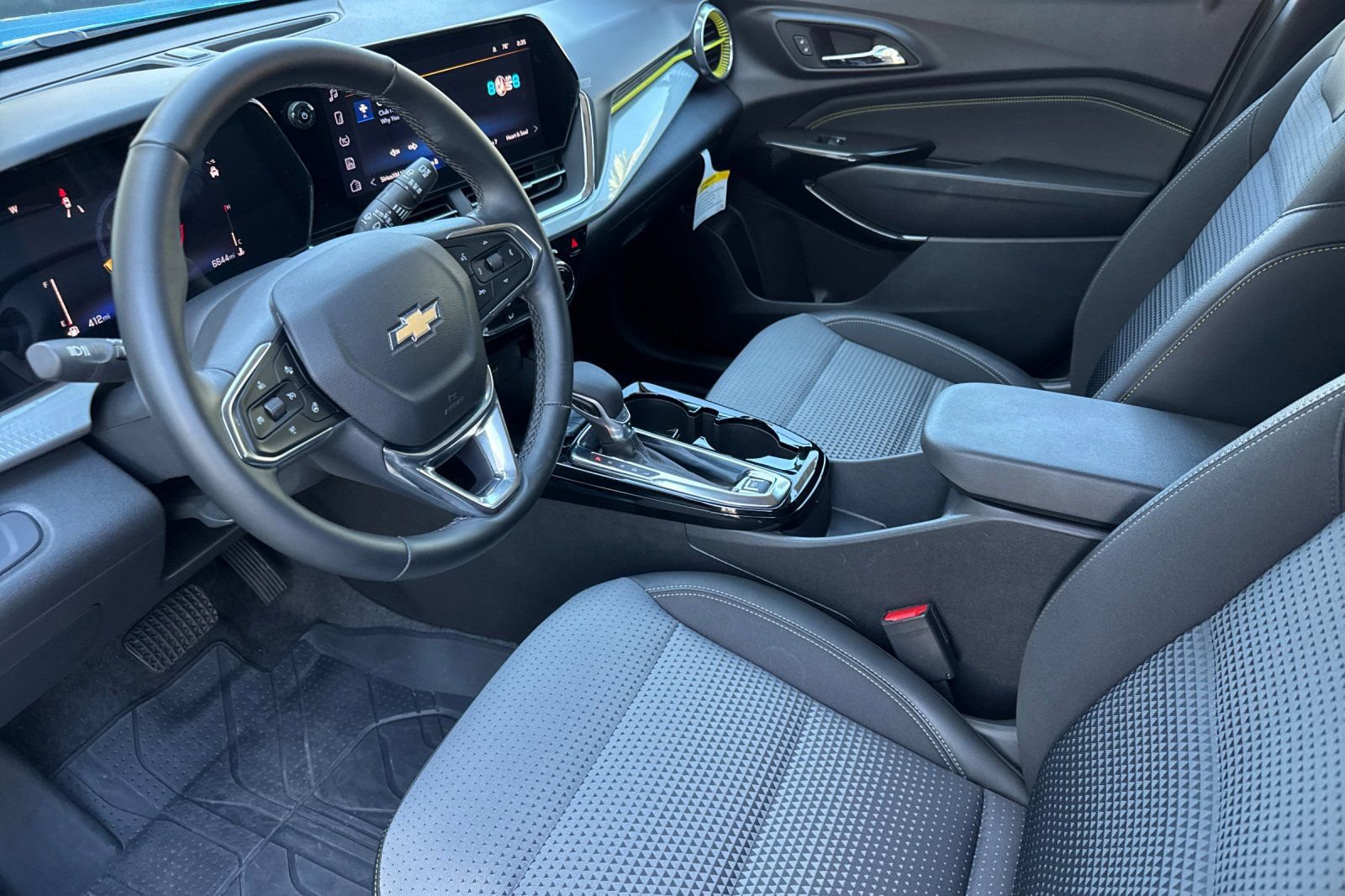 Used 2025 Chevrolet Trax LT w/ Driver Confidence Package image 9