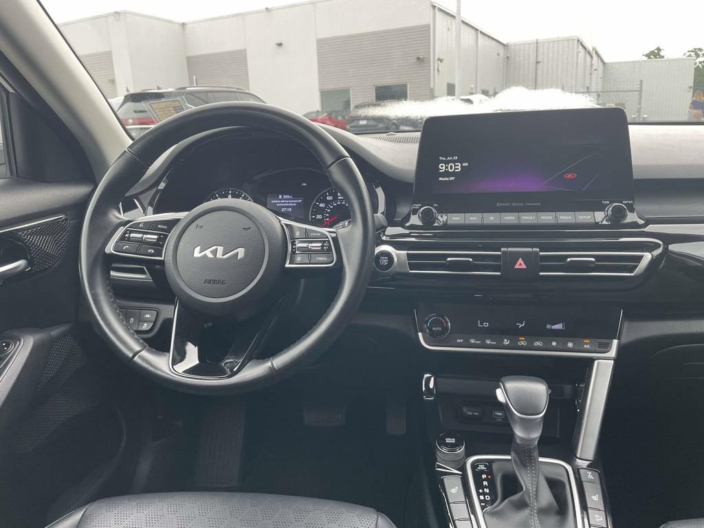 Used 2023 Kia Seltos EX AWD/4WD image 13