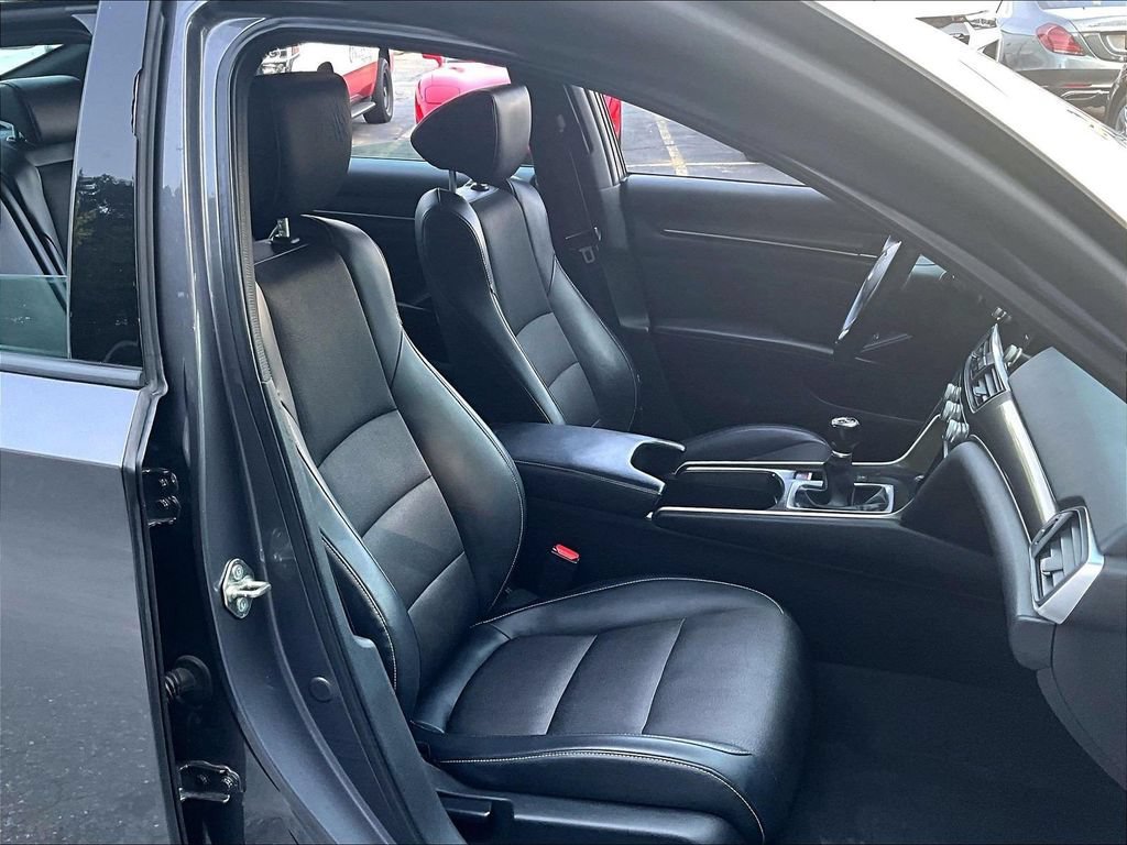 Used 2018 Honda Accord Sport image 11