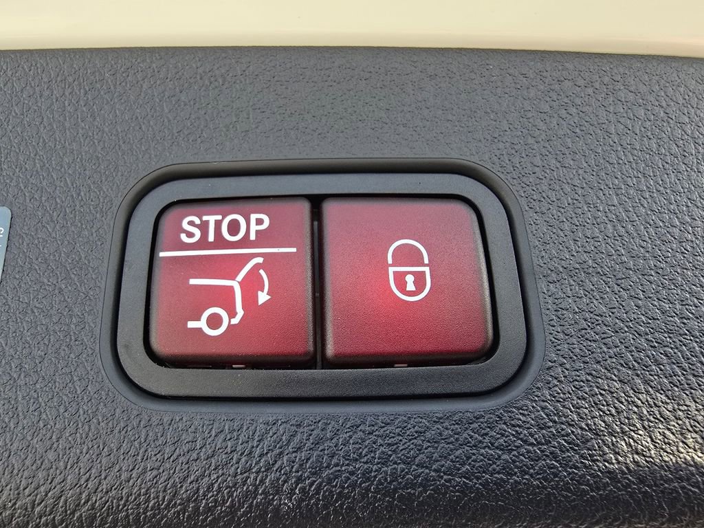 Certified 2026 Mercedes-Benz GLC 300 4MATIC image 21