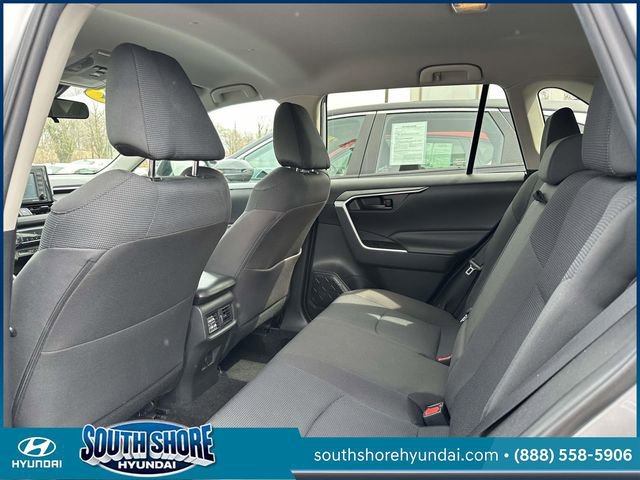 Used 2021 Toyota RAV4 LE image 12