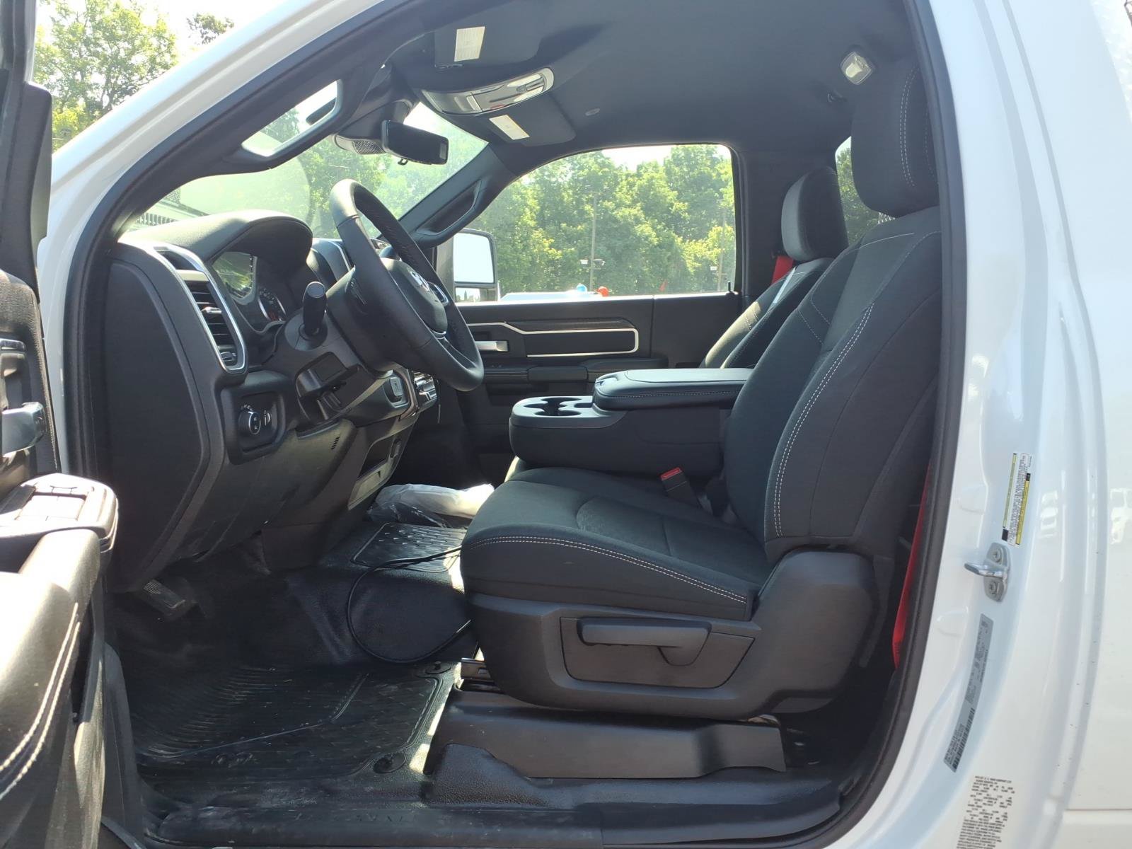 New 2026 RAM 5500 4x4 Regular Cab image 14