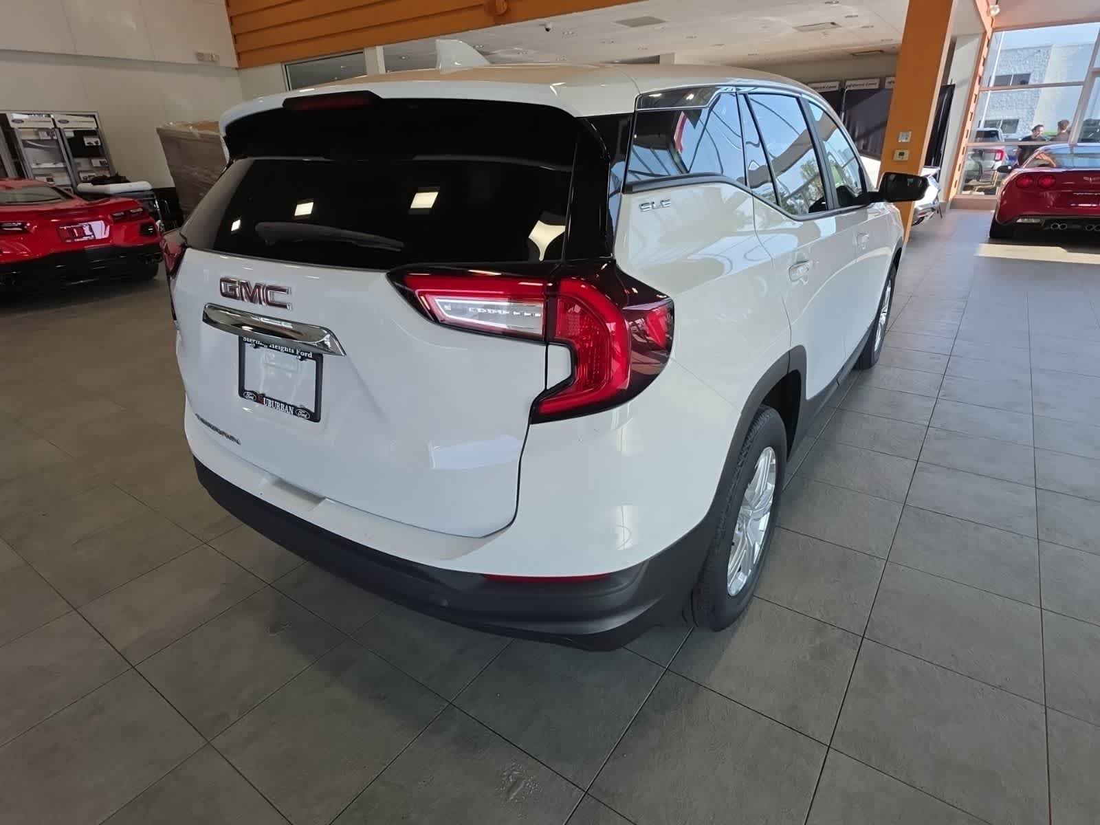 Used 2022 GMC Terrain SLE FWD image 10