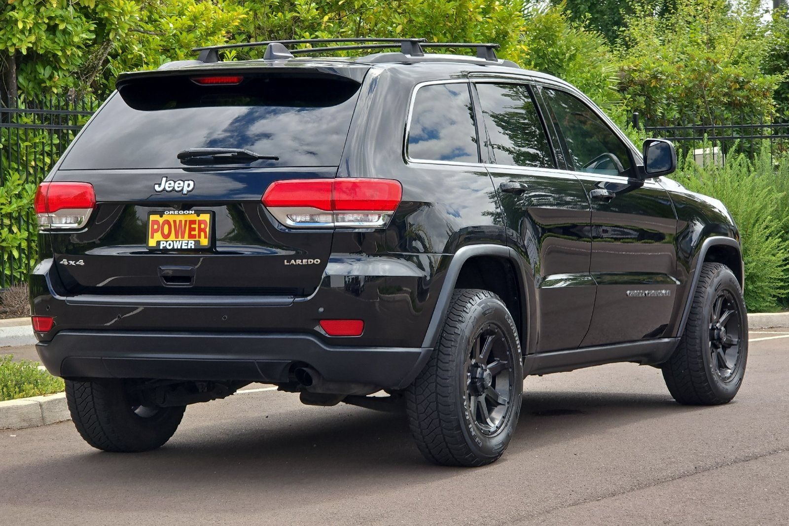 Used 2018 Jeep Grand Cherokee Laredo AWD/4WD image 4