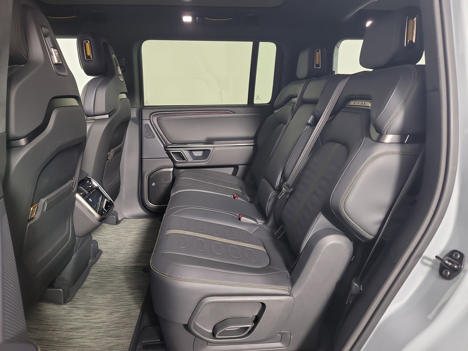 Used 2024 Rivian R1S Adventure AWD/4WD image 21