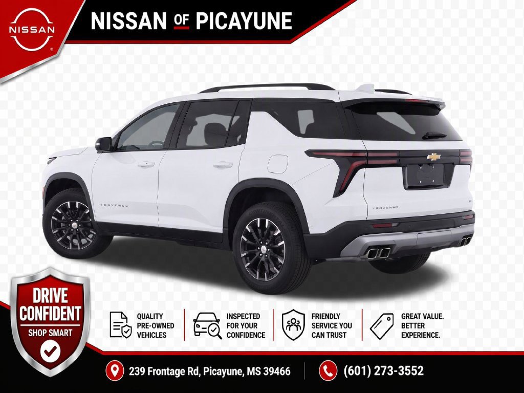Used 2024 Chevrolet Traverse LT w/ Trailering Package FWD image 3
