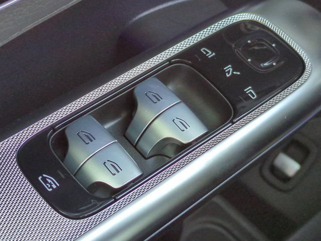 Used 2026 Mercedes-Benz GLC 300 4MATIC image 25