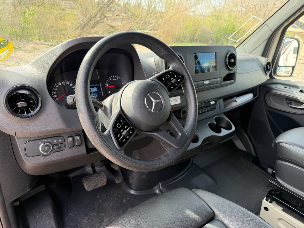 Used 2021 Mercedes-Benz Sprinter 2500 image 15