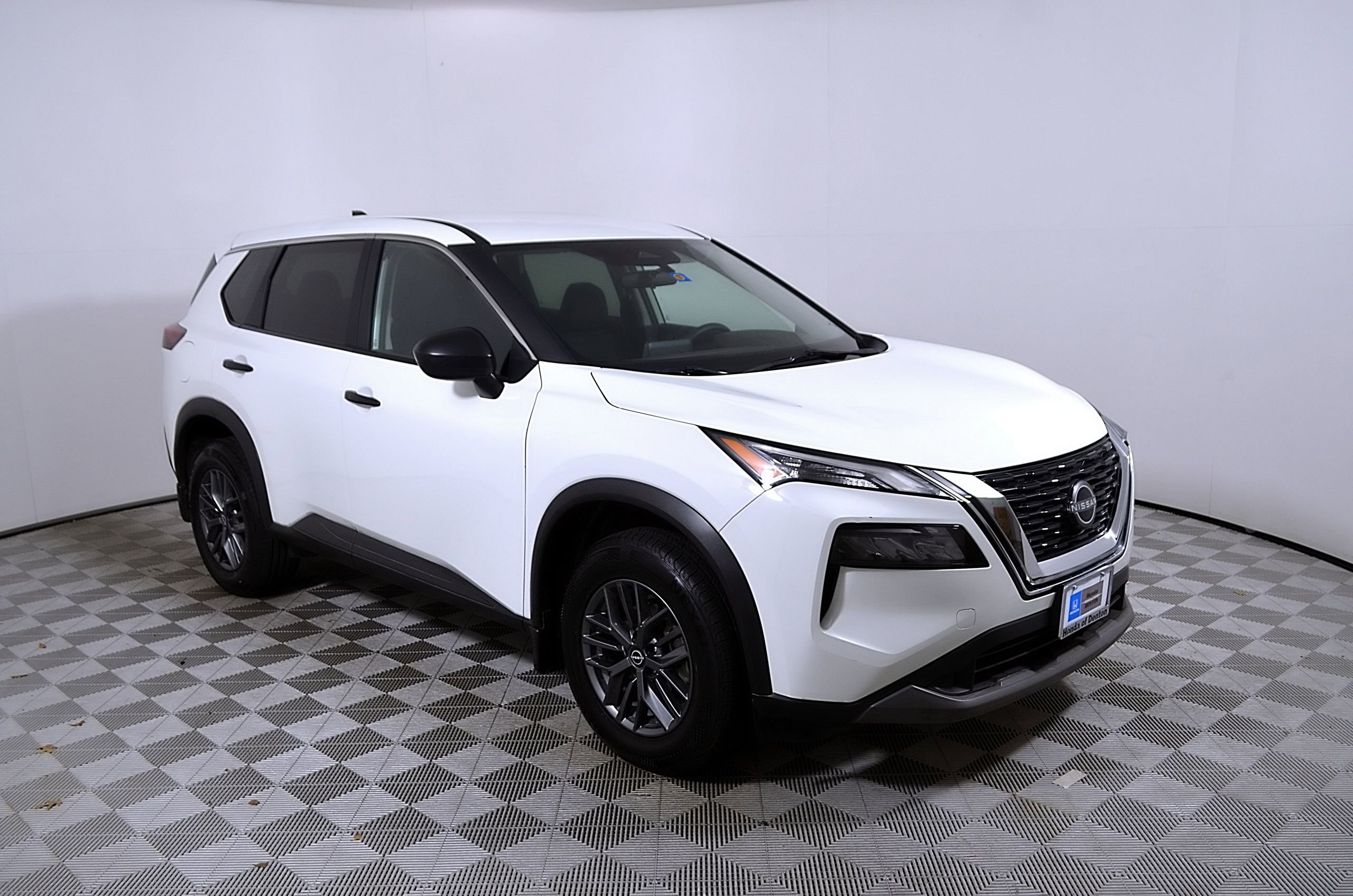 Used 2023 Nissan Rogue S FWD image 7
