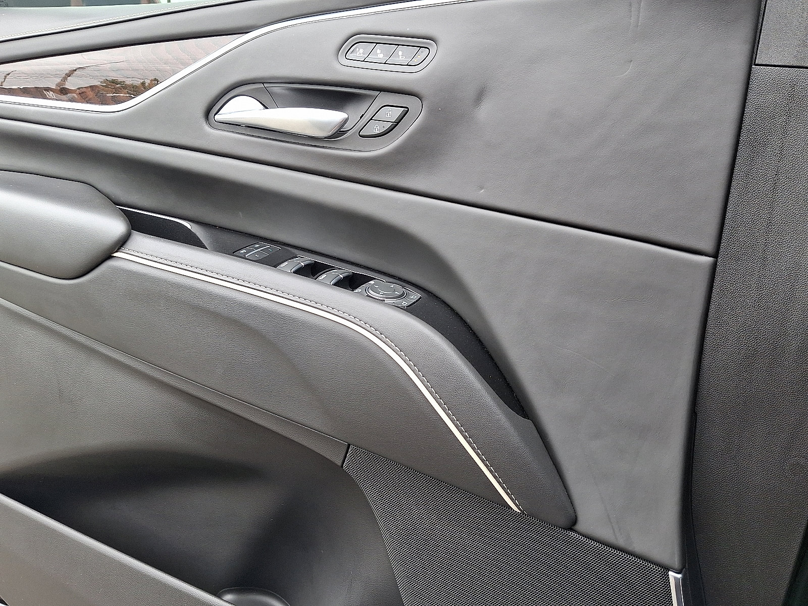 Certified 2022 Cadillac Escalade Sport Platinum w/ LPO, ONYX Package image 14