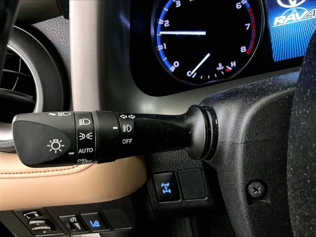 Used 2018 Toyota RAV4 XLE w/ Plus Extra Value Package AWD/4WD image 30