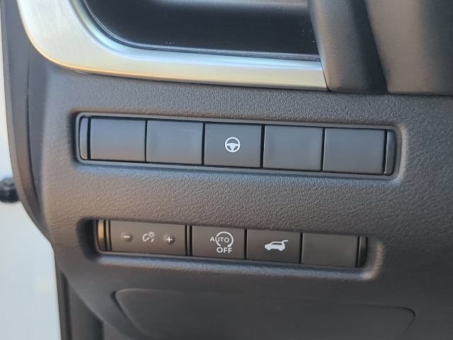 Used 2024 Nissan Rogue SV AWD/4WD image 21