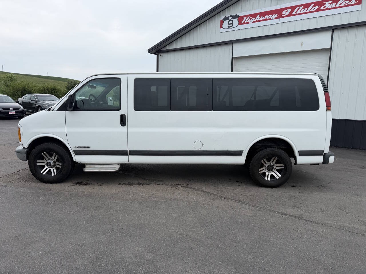 Used 2000 Chevrolet Express 3500 Extended Passenger w/ Preferred Equipment Group RWD image 2