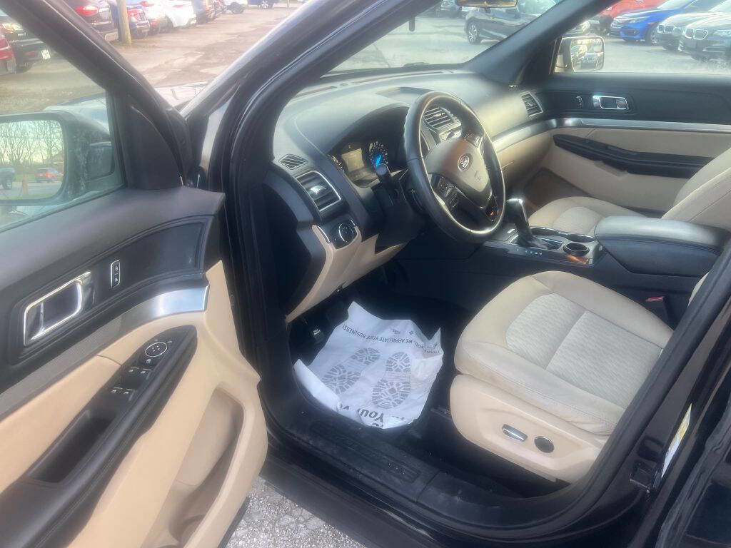 Used 2017 Ford Explorer FWD image 11