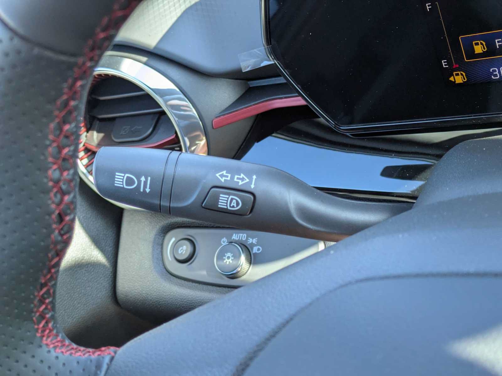 New 2026 Chevrolet Trax RS w/ Sunroof Package FWD image 28