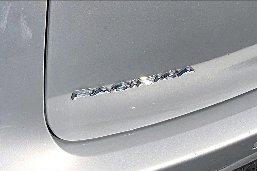 Used 2024 Chrysler Pacifica Touring-L image 22