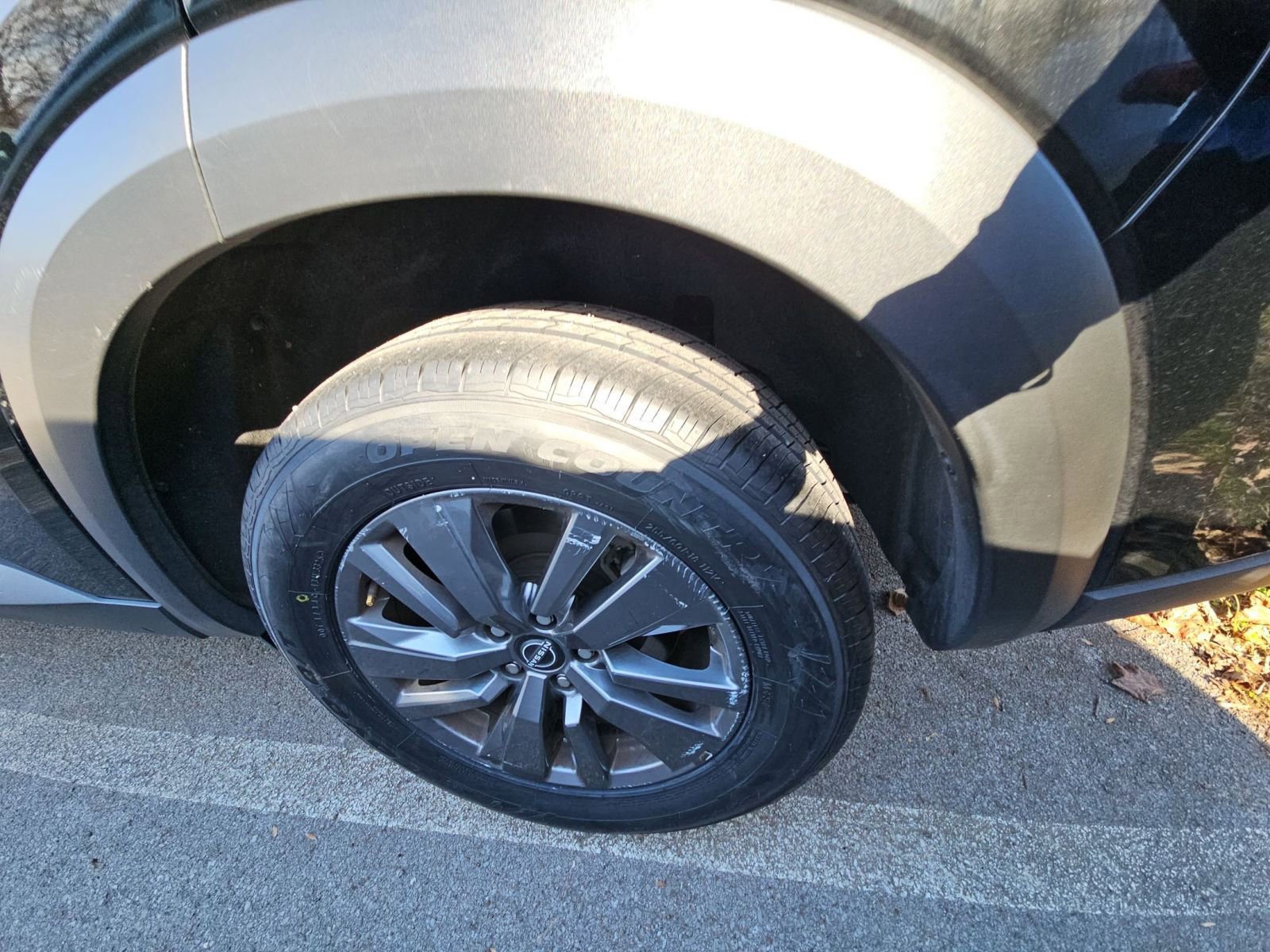 Used 2025 Nissan Pathfinder SV image 8