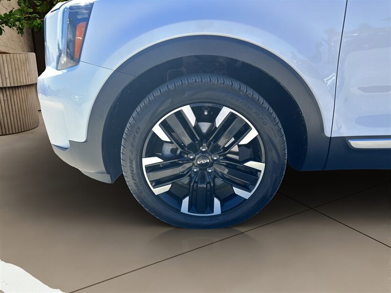 Used 2025 Kia Telluride SX w/ SX Captain's Chair Package FWD image 40
