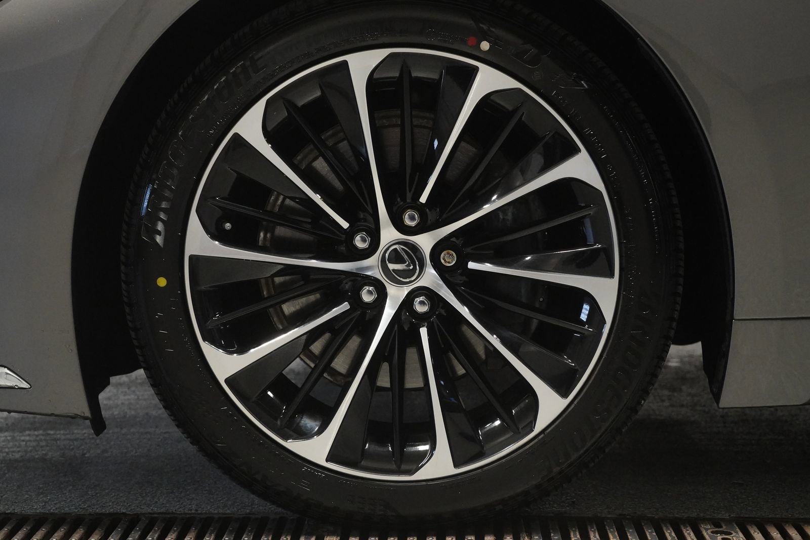 Used 2023 Lexus LS 500 LS 500 w/ Luxury Package image 9