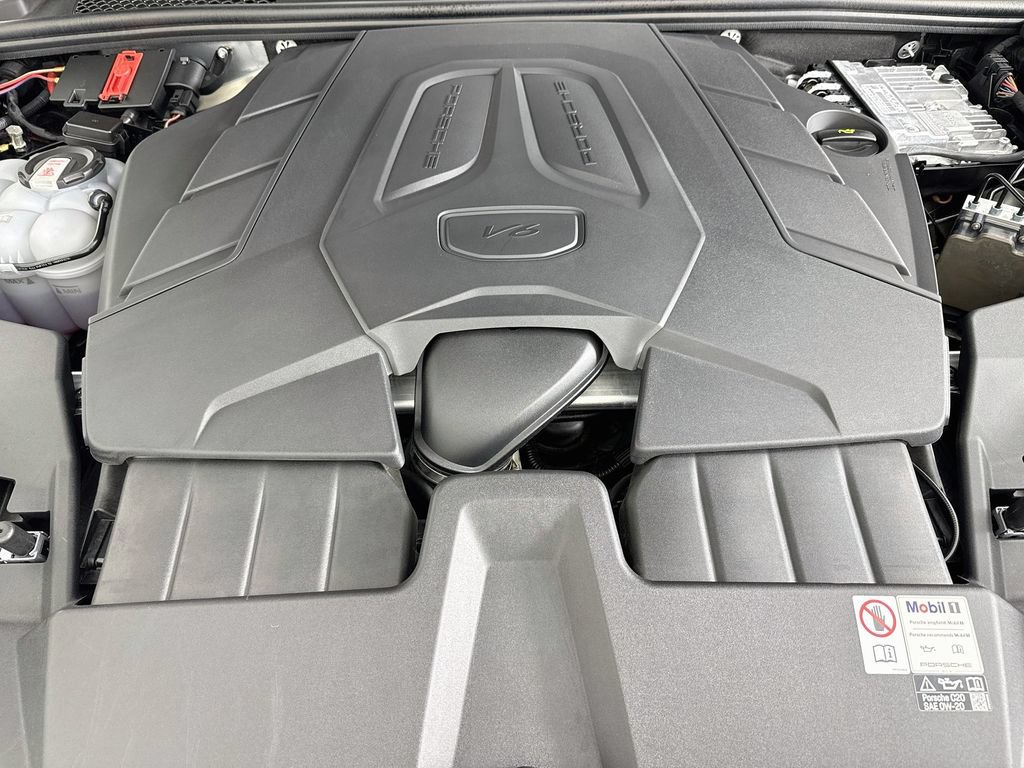 Certified 2024 Porsche Cayenne AWD/4WD image 31