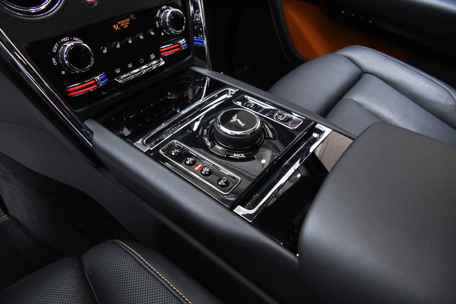 Used 2024 Rolls-Royce Cullinan image 17