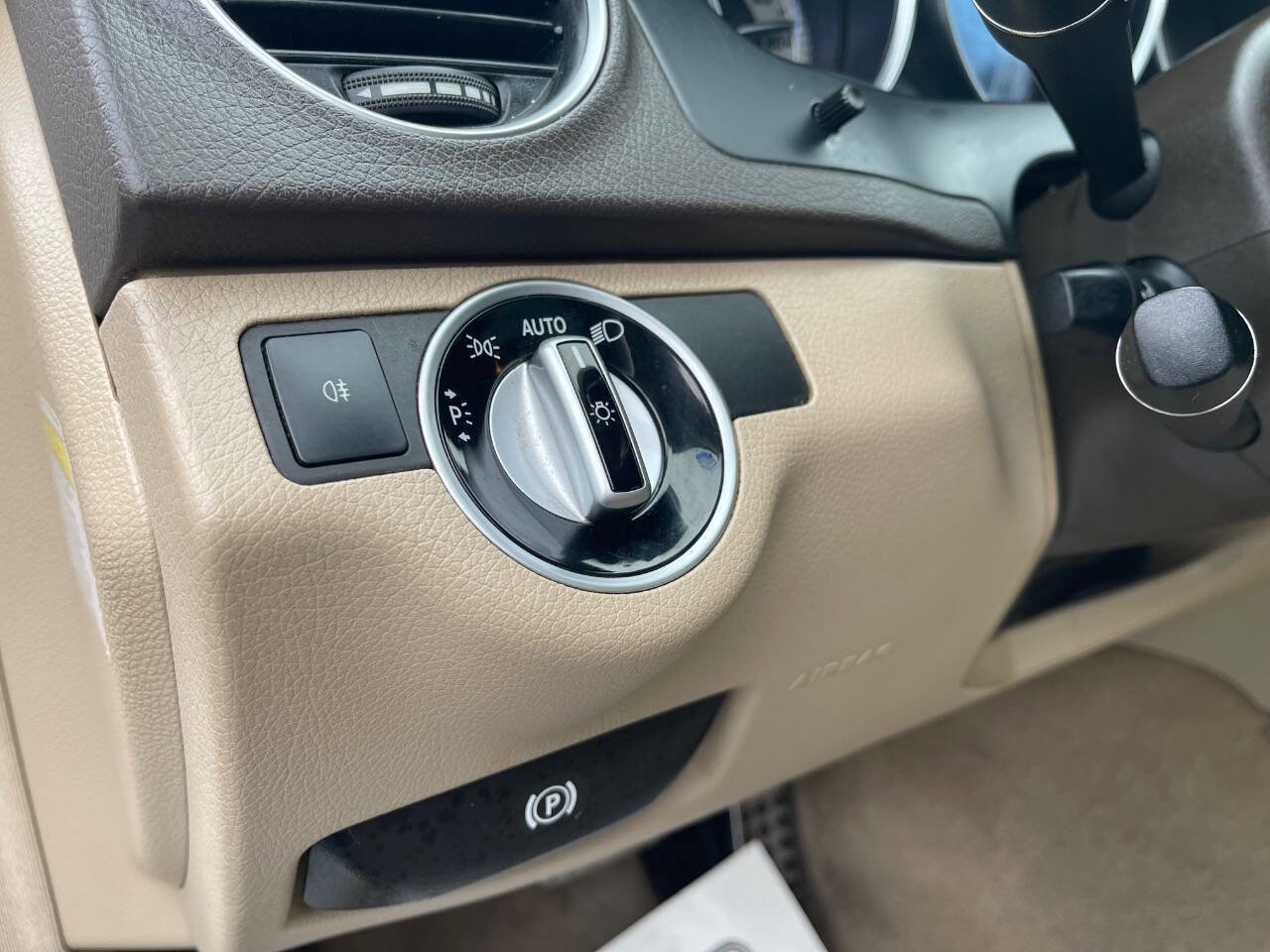 Used 2013 Mercedes-Benz C 300 4MATIC Sedan image 22