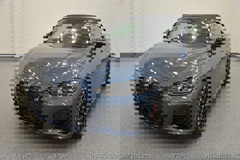 Used 2025 BMW M440i Convertible image 2