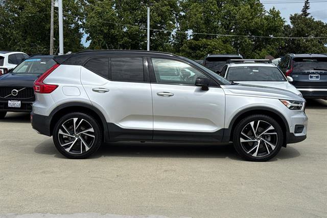 Used 2019 Volvo XC40 T5 R-Design AWD/4WD image 2