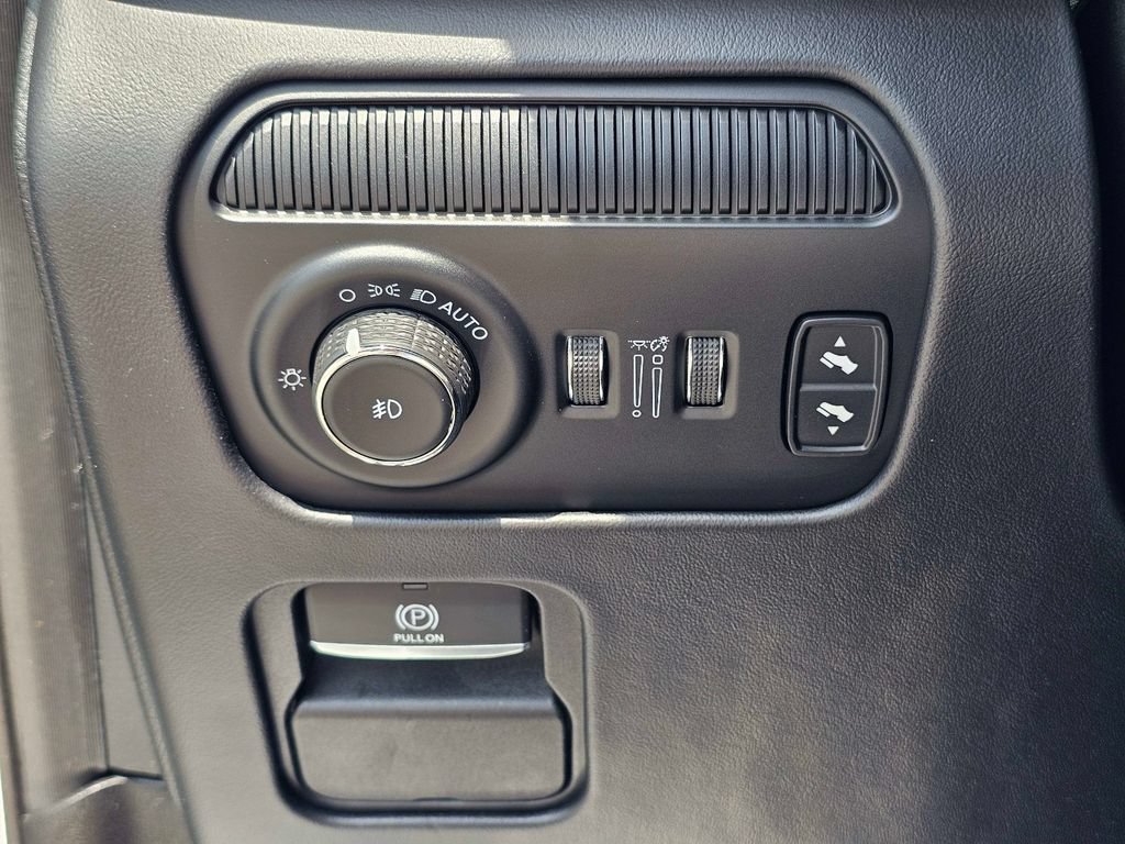 Used 2023 Jeep Grand Wagoneer L Series III AWD/4WD image 20