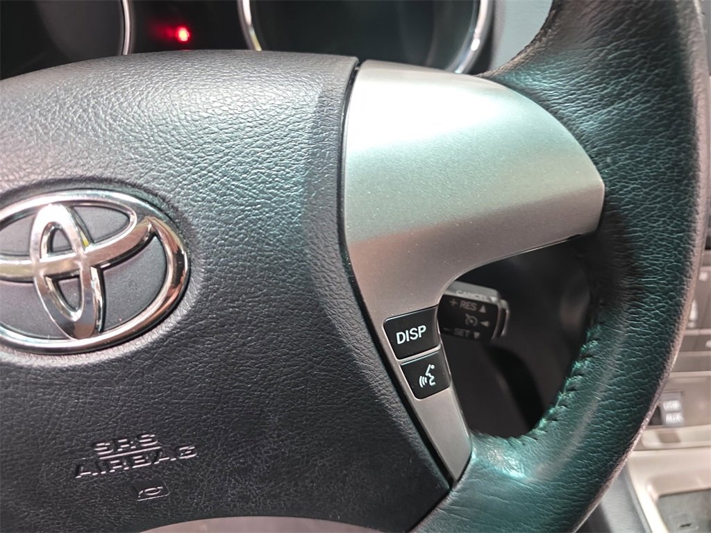 Used 2012 Toyota Highlander SE image 19