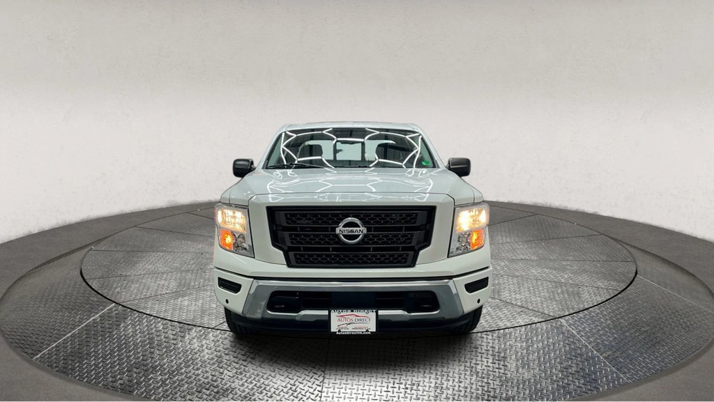 Used 2022 Nissan Titan SV image 3