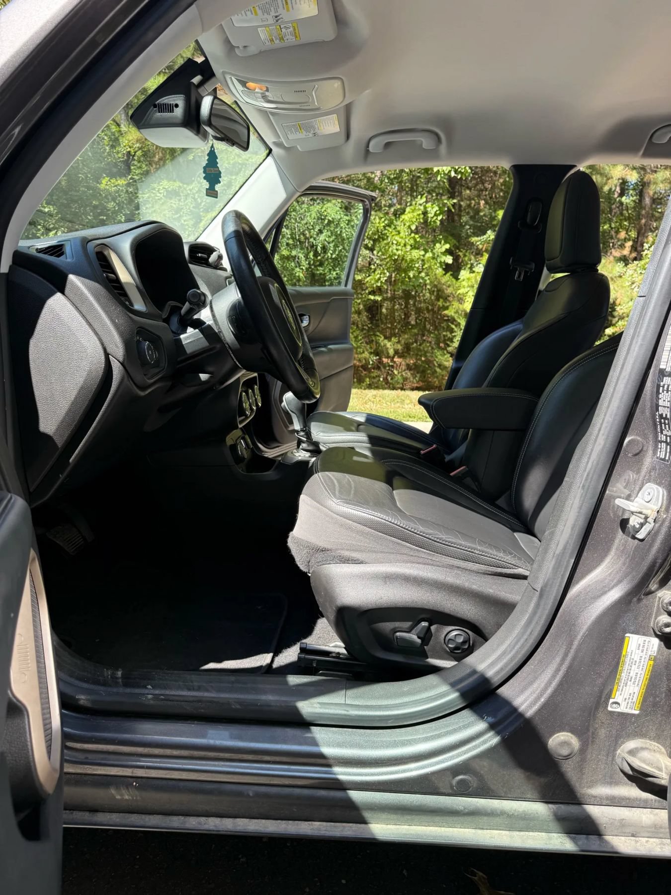 Used 2017 Jeep Renegade Limited AWD/4WD image 16