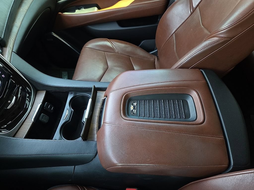 Used 2020 Cadillac Escalade Premium Luxury AWD/4WD image 20