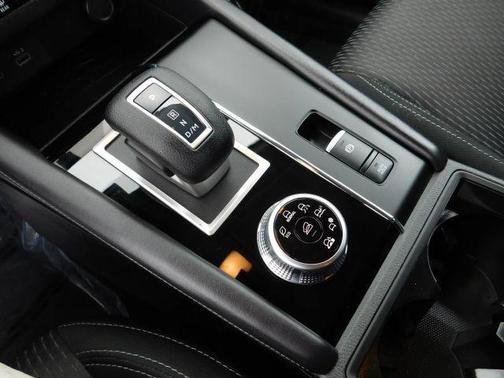 Used 2024 Mitsubishi Outlander ES AWD/4WD image 20