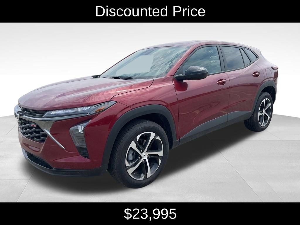Used 2025 Chevrolet Trax RS w/ Driver Confidence Package FWD image 3