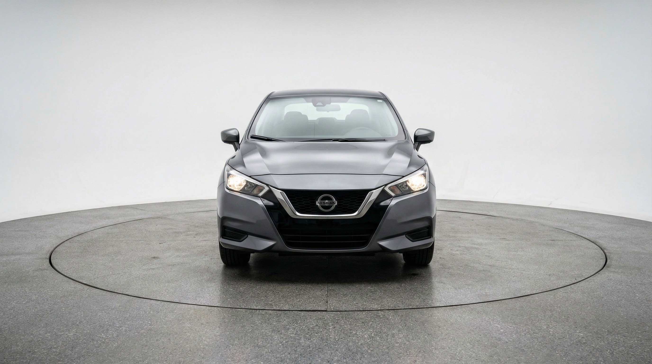 Used 2025 Nissan Versa SV image 2