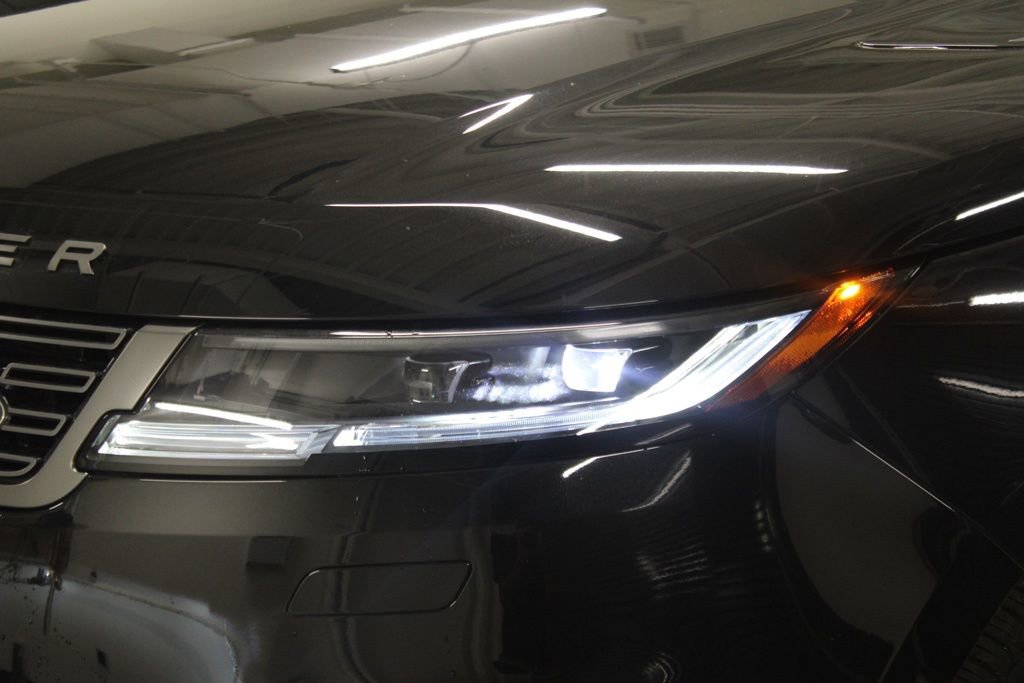 Used 2025 Land Rover Range Rover Sport SE image 9