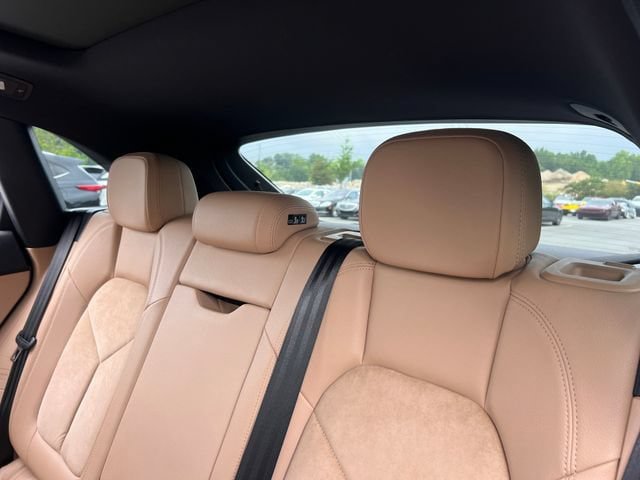 Used 2021 Porsche Macan AWD/4WD image 18