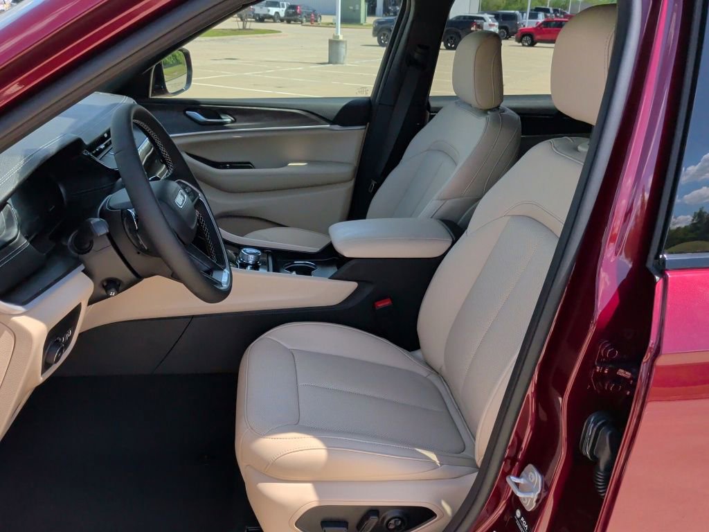 New 2026 Jeep Grand Cherokee L Limited image 12