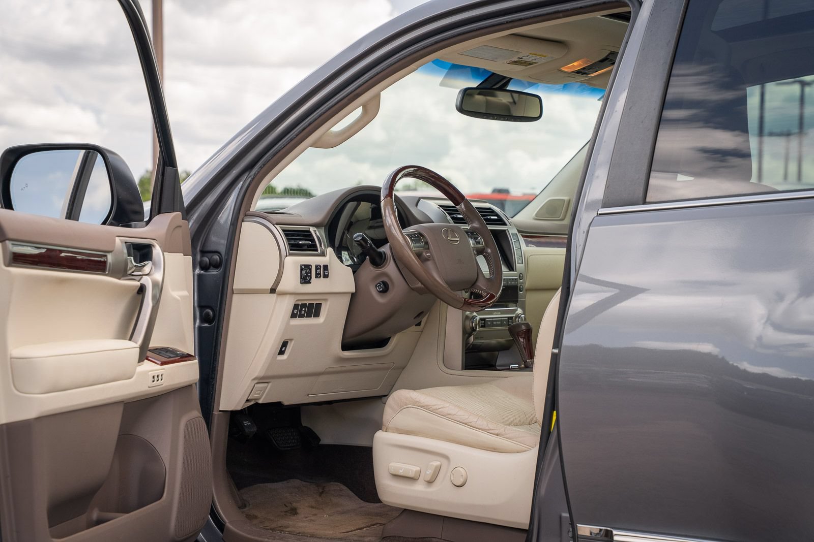 Used 2016 Lexus GX 460 w/ Premium Package AWD/4WD image 21