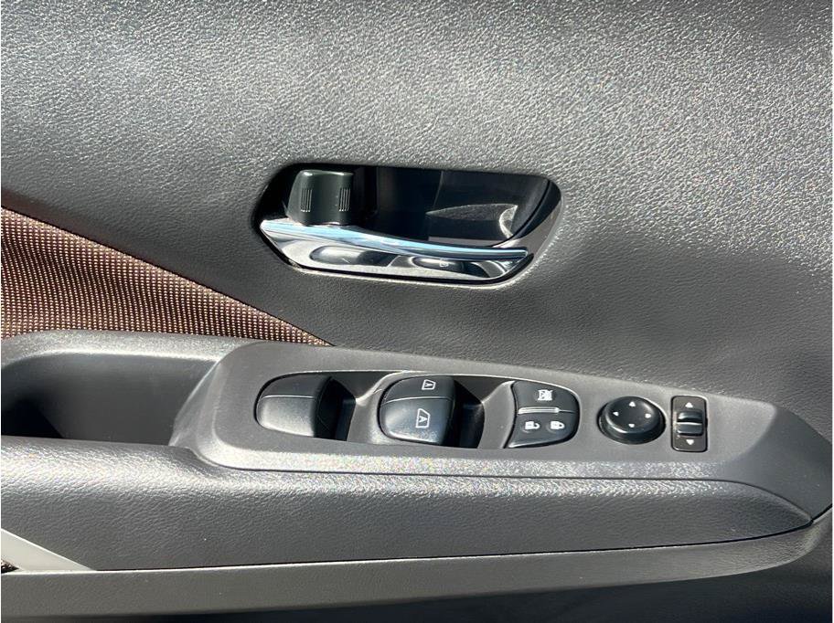 Used 2023 Nissan Kicks SR FWD image 17