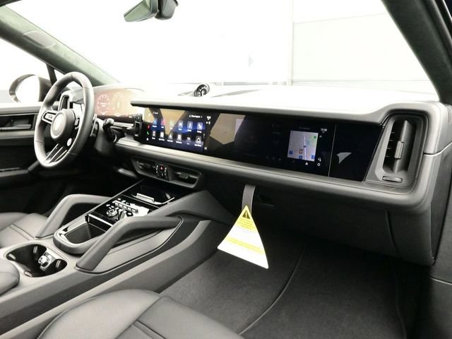 New 2026 Porsche Cayenne Turbo GT image 19