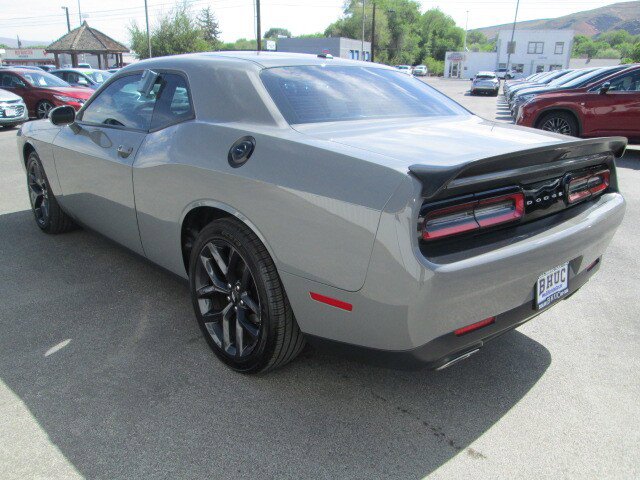 Used 2019 Dodge Challenger SXT w/ Blacktop Package RWD image 4