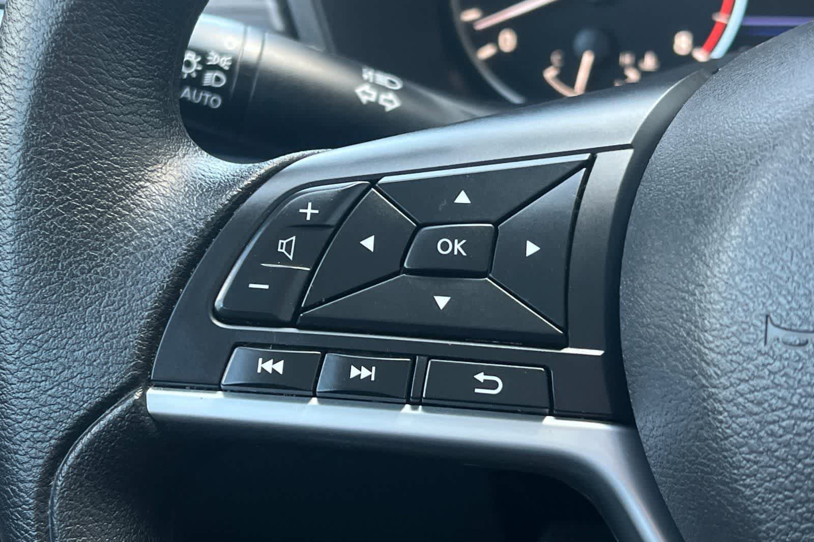 Used 2025 Nissan Altima 2.5 SV FWD image 29