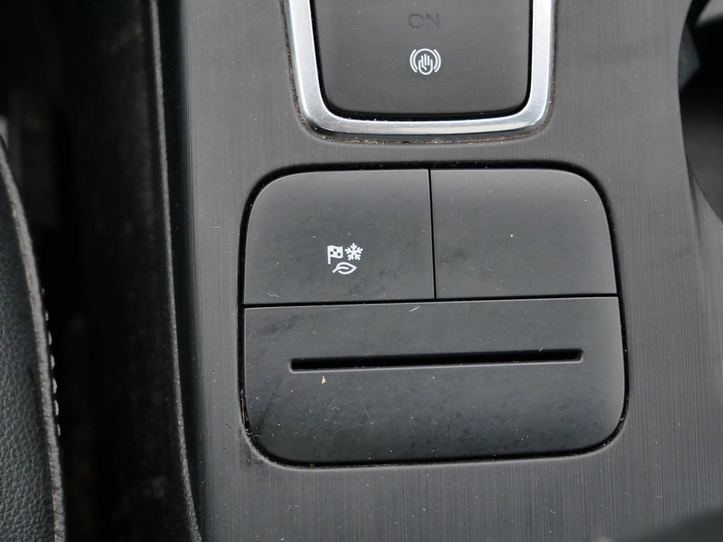 Used 2020 Ford Escape SE Sport image 36