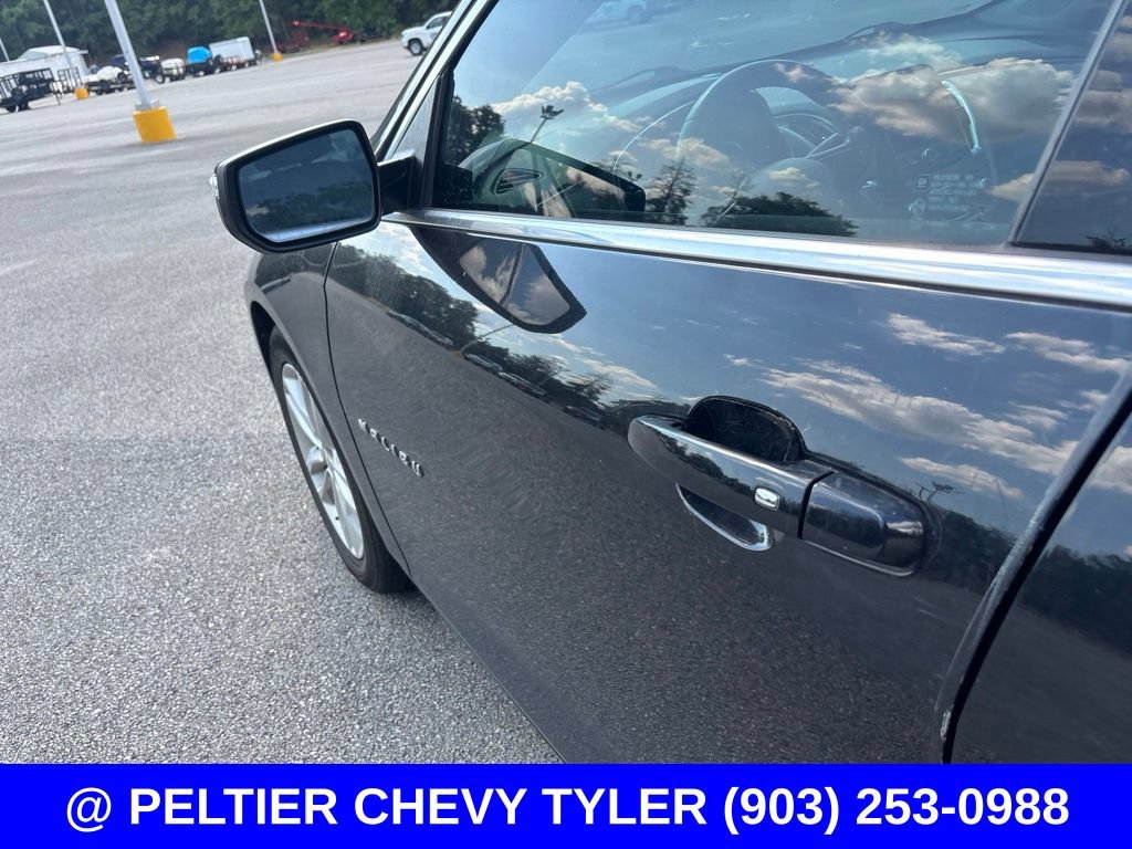 Used 2017 Chevrolet Malibu LT FWD image 10