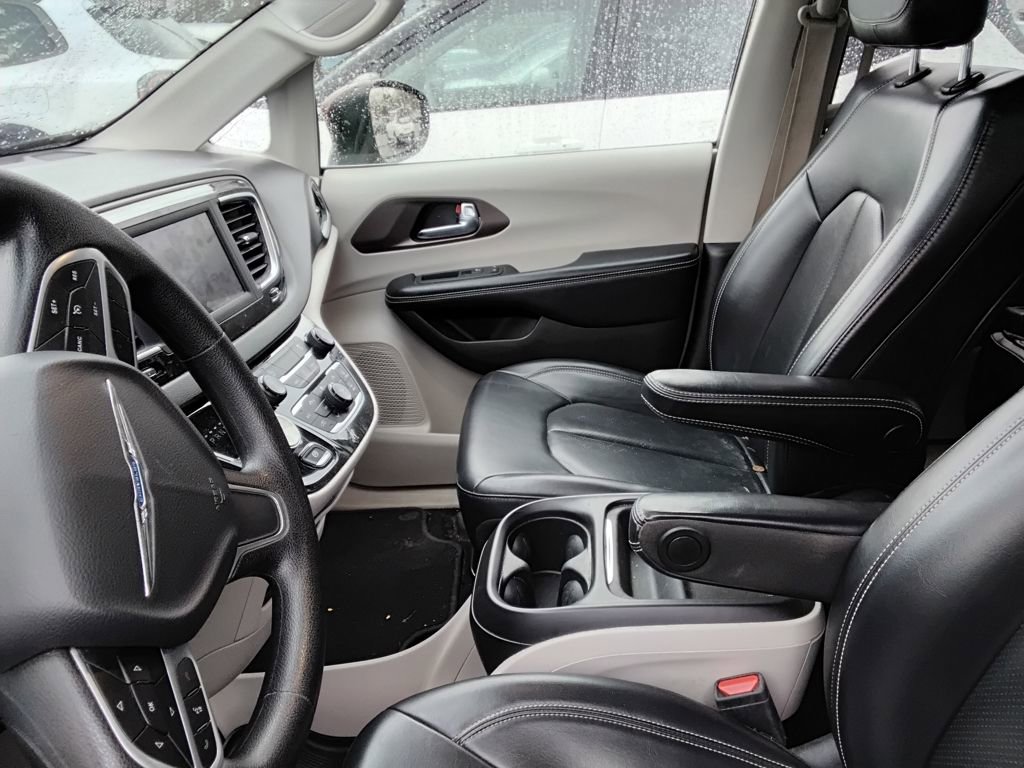 Used 2020 Chrysler Voyager Lxi image 8